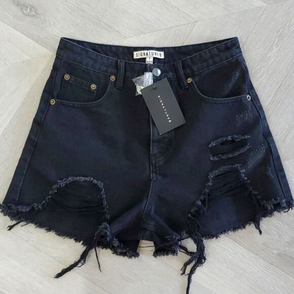 Signature 8 Black, The Taylor Distressed Cut Off Jean Shorts Size Small, NWT ✨️ - Picture 1 of 5